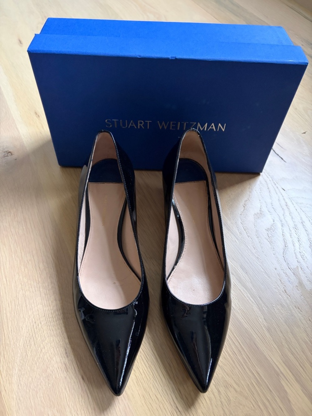 STUART WEITZMAN BLACK PATENT PUMP